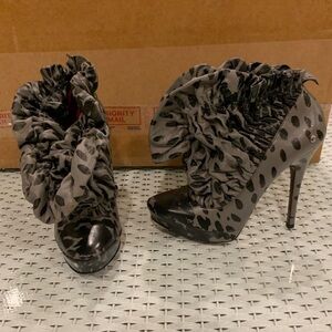 Cesare Paciotti gray black leopard ruffle ankle boot bootie pump - size 39